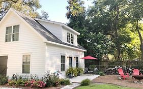 Liz Lane Cottage- Entire Guesthouse