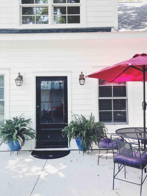 Liz Lane Cottage- Entire Guesthouse Charleston Exterior photo
